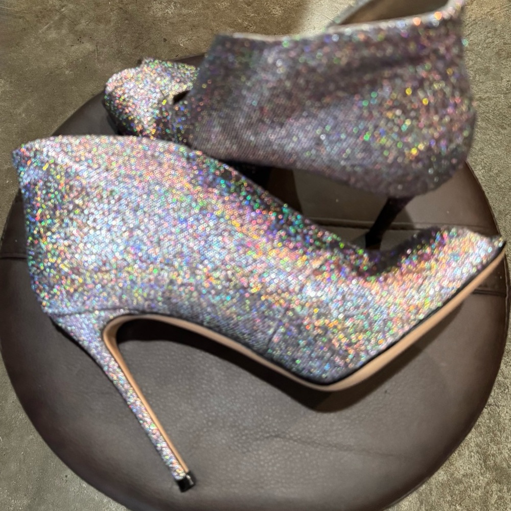 Gianvito Rossi Glittering Silver Peep Toe Heels - New without Box - Picture 4 of 7